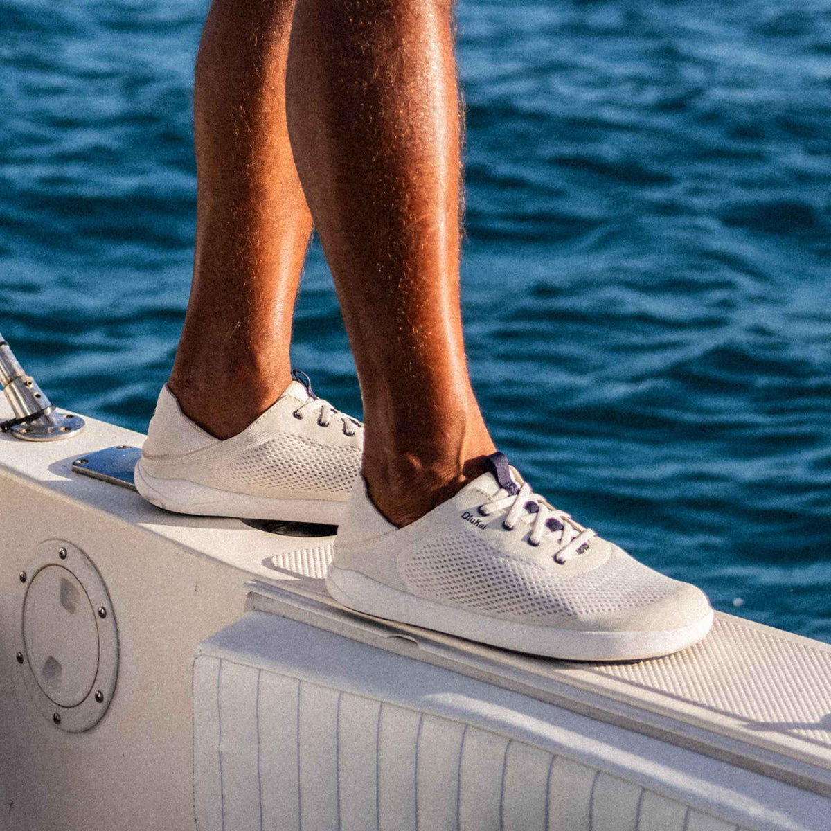 OluKai | Moku Pae - White Sand / Trench Blue
