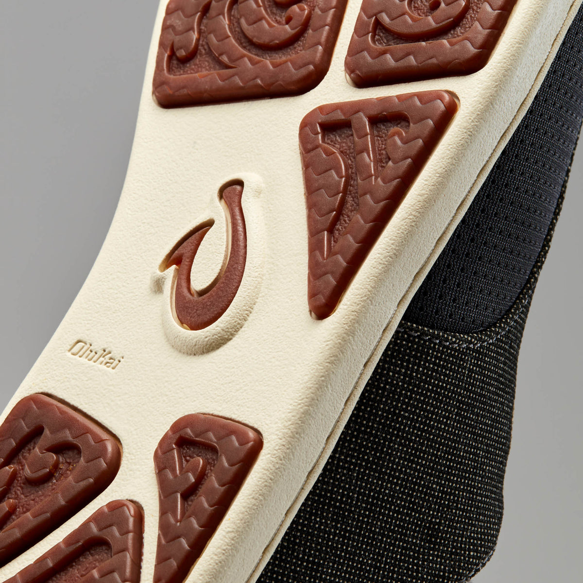 OluKai | Nohea Moku Men's Boat Shoes - Charcoal / Clay