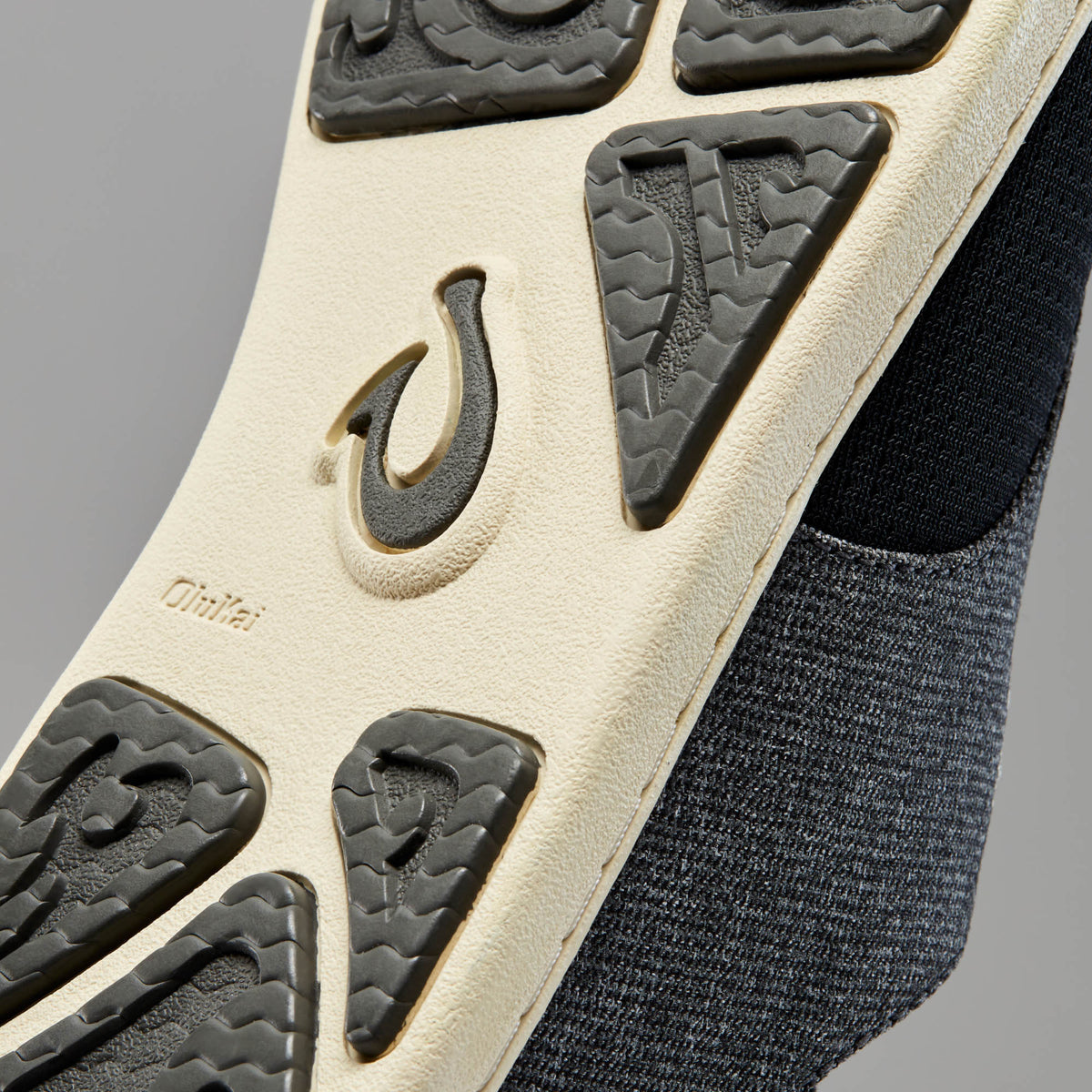 OluKai | Nohea Moku Men's Boat Shoes - Dark Shadow