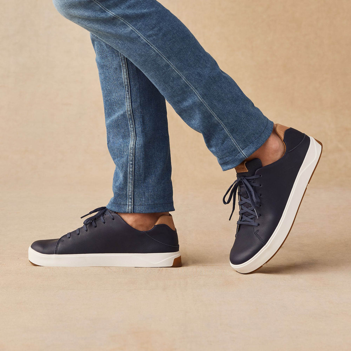 OluKai | Lae‘ahi Lī ‘Ili Men's Leather Sneakers - Trench Blue