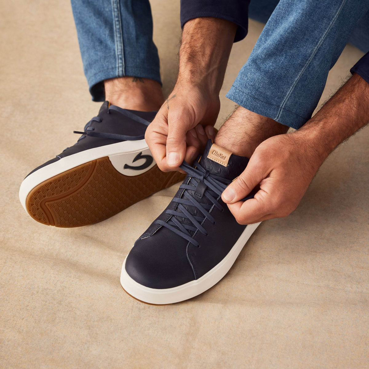 OluKai | Lae‘ahi Lī ‘Ili Men's Leather Sneakers - Trench Blue