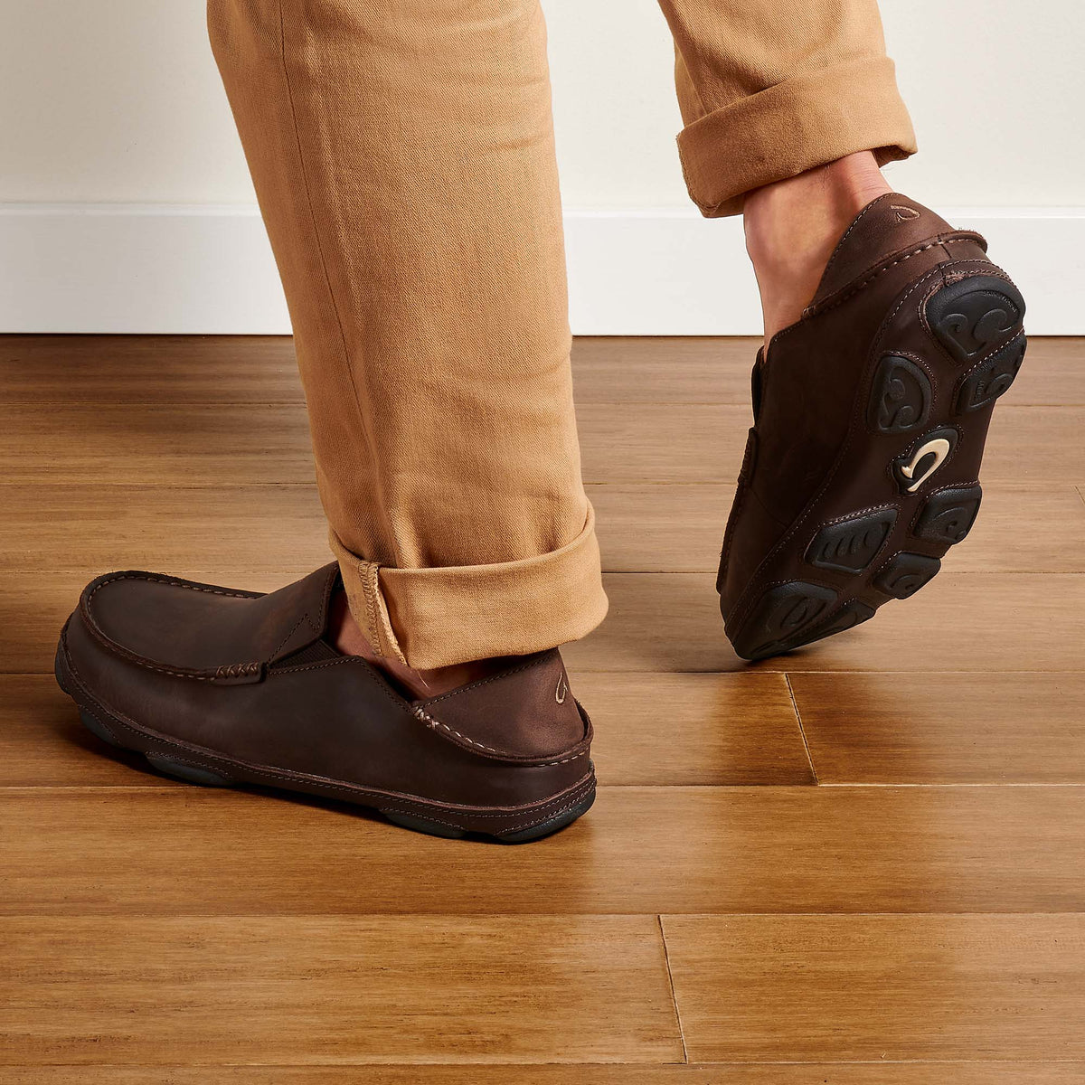 OluKai | Moloā Men's Leather Slip On Shoes - Dark Wood / Dark Java