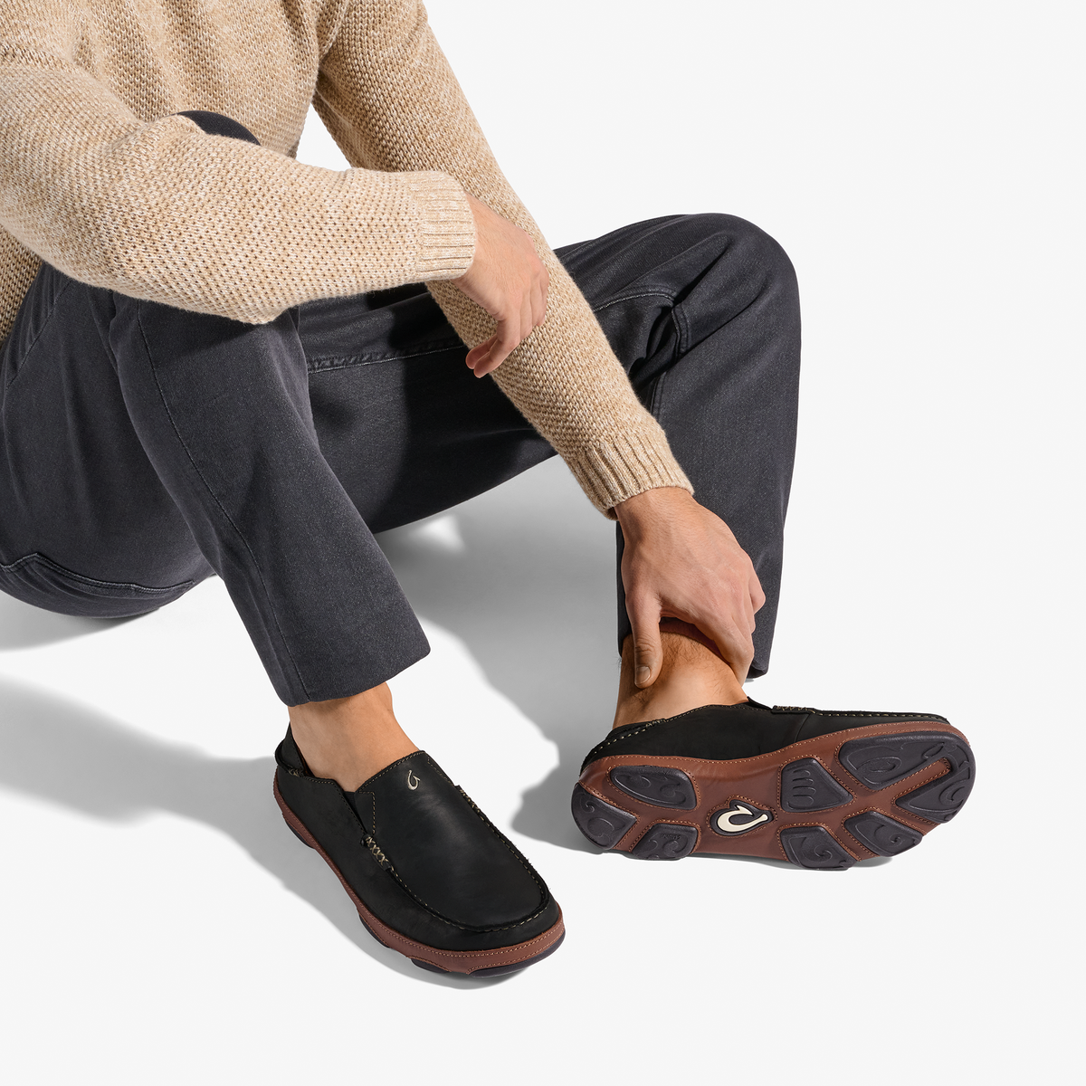 OluKai | Moloā Men's Leather Slip On Shoes - Black / Toffee