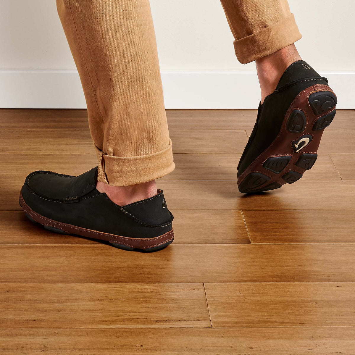 OluKai | Moloā Men's Leather Slip On Shoes - Black / Toffee