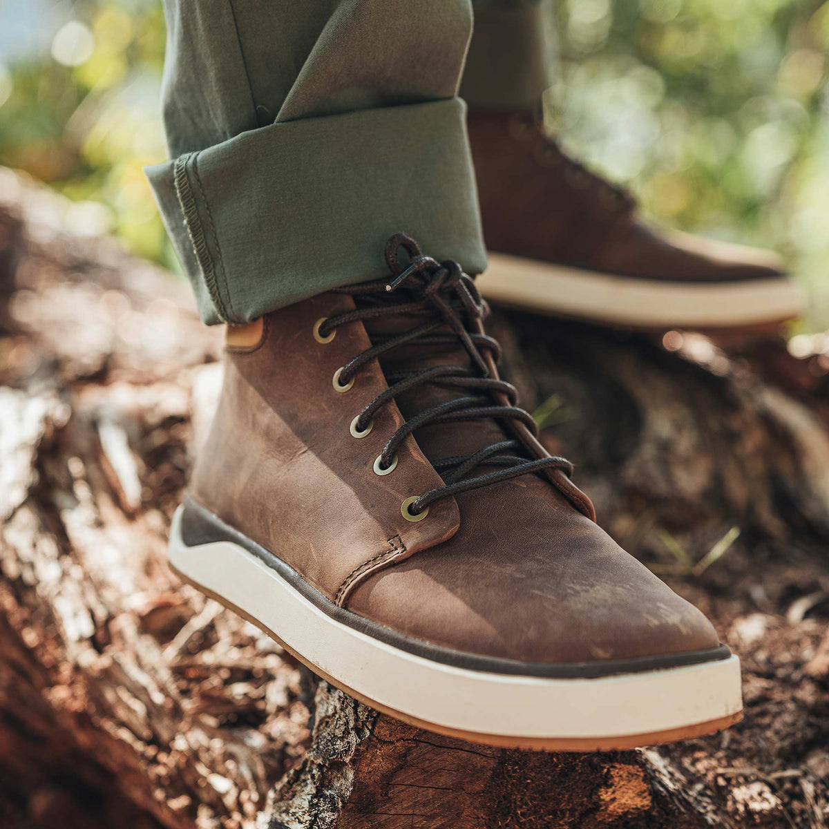 OluKai | Kekaha Men’s Chukka Boots - Toffee / Off White