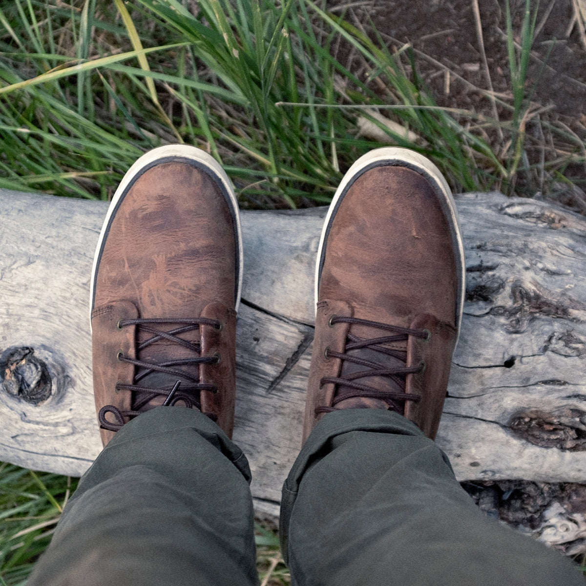 OluKai | Kekaha Men’s Chukka Boots - Toffee / Off White