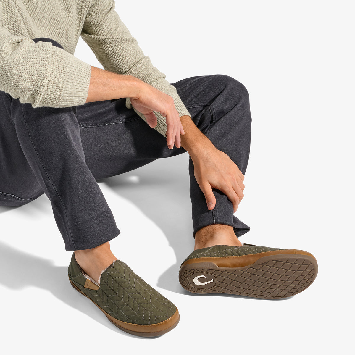 OluKai | Hanohano Men’s Waxed Canvas Slippers - Husk