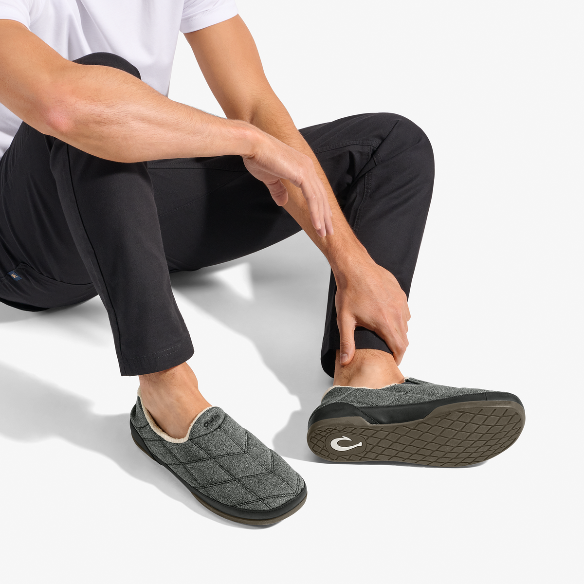 OluKai | Puku'i - Dark Shadow / Lava Rock