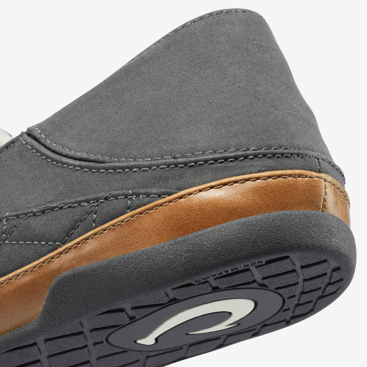 OluKai | Hanohano Men’s Waxed Canvas Slippers - Dark Shadow