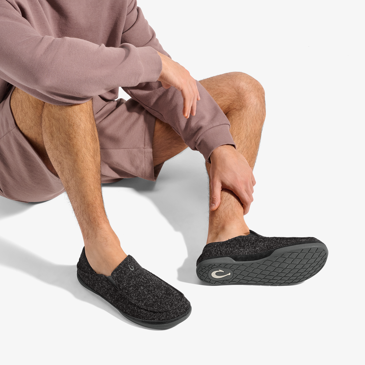OluKai | Moloā Hulu Men’s Wool Slippers - Black