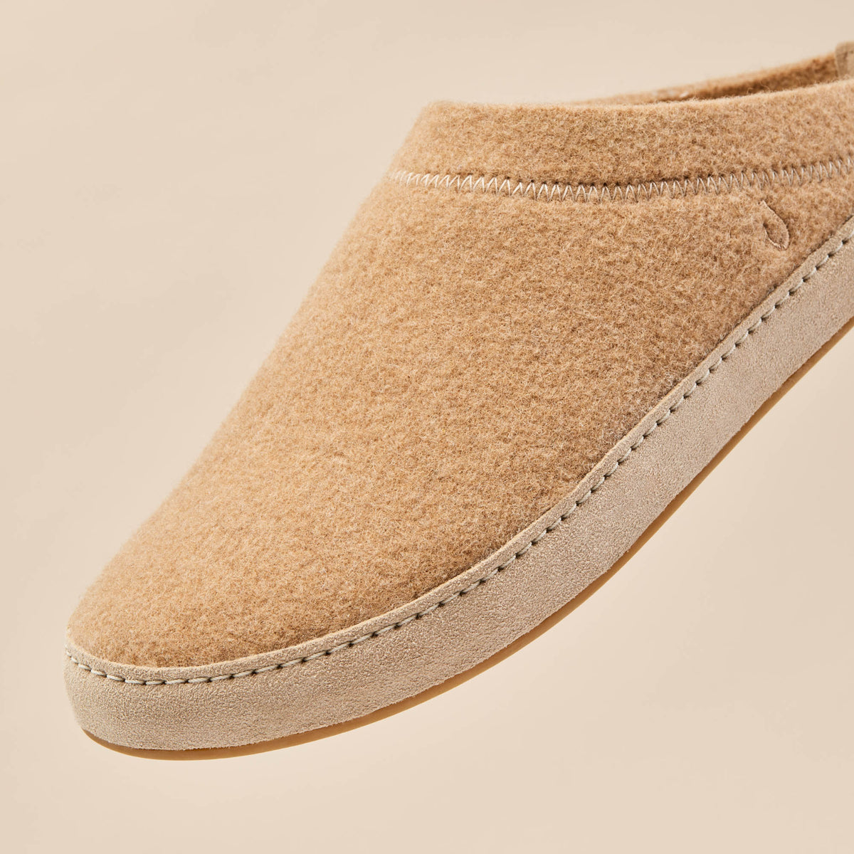 OluKai | Hāmani Hulu Men’s Wool Mule Slippers - Oatmeal