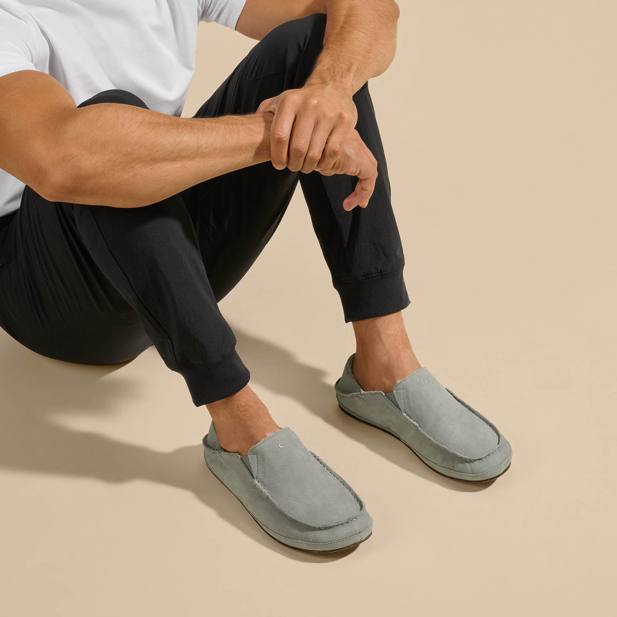OluKai | Moloā Men's Leather Slippers - Kona Coffee