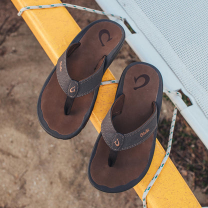 OluKai | ‘Ohana Men's Beach Sandals - Dark Java / Ray