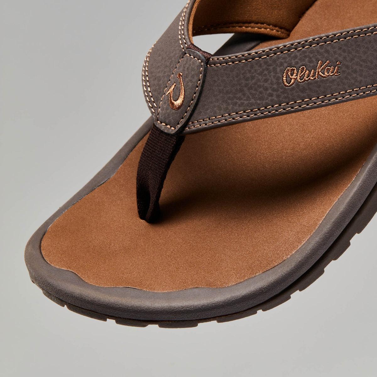 OluKai | ‘Ohana Men's Beach Sandals - Dark Java / Ray