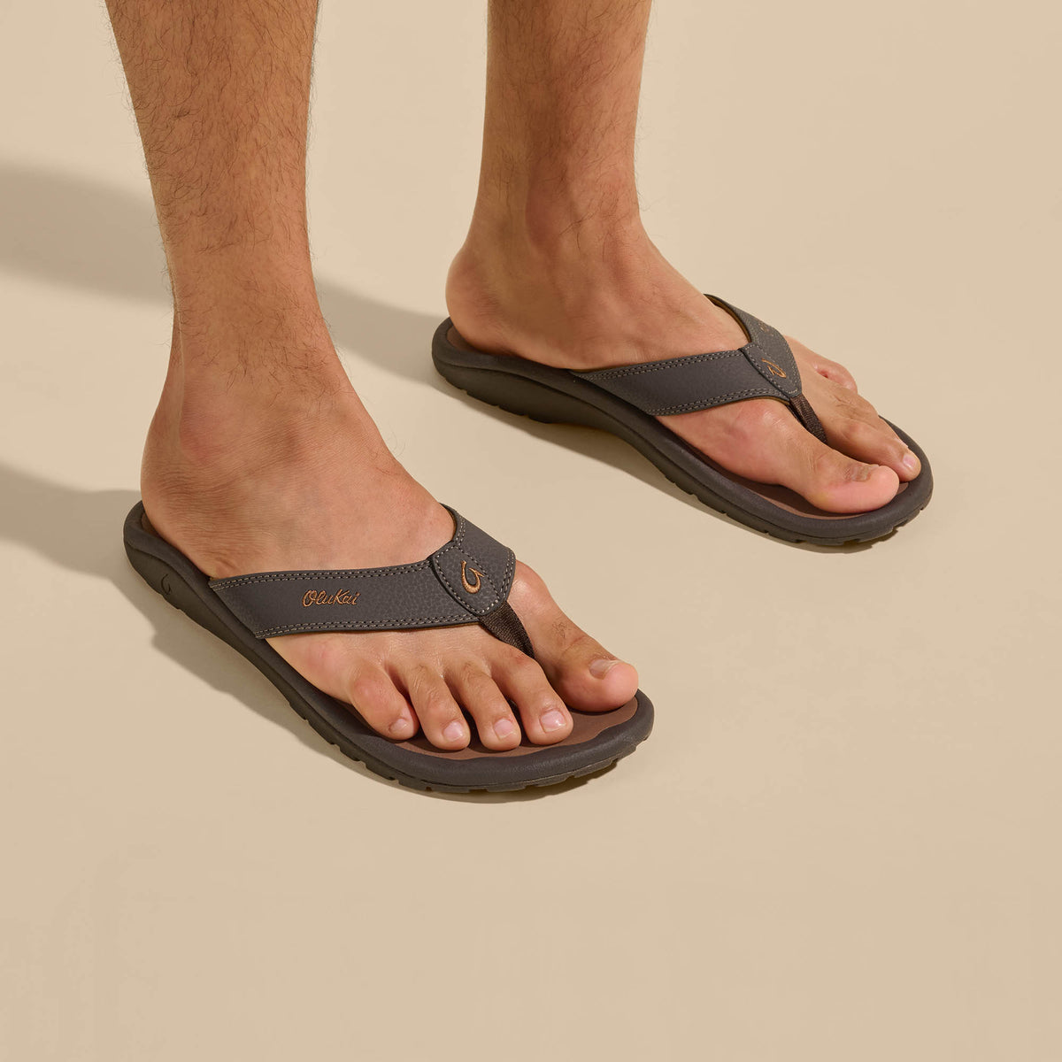 OluKai | ‘Ohana Men's Beach Sandals - Dark Java / Ray