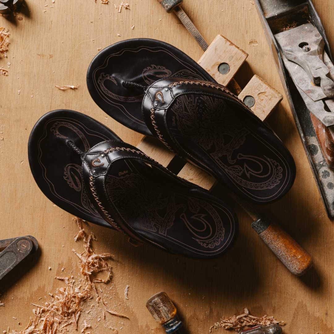 OluKai | Mea Ola Men's Leather Beach Sandals - Dark Java