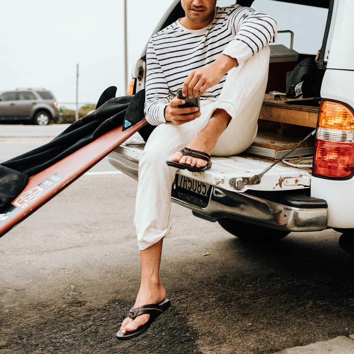 OluKai | Mea Ola Men's Leather Beach Sandals - Dark Java