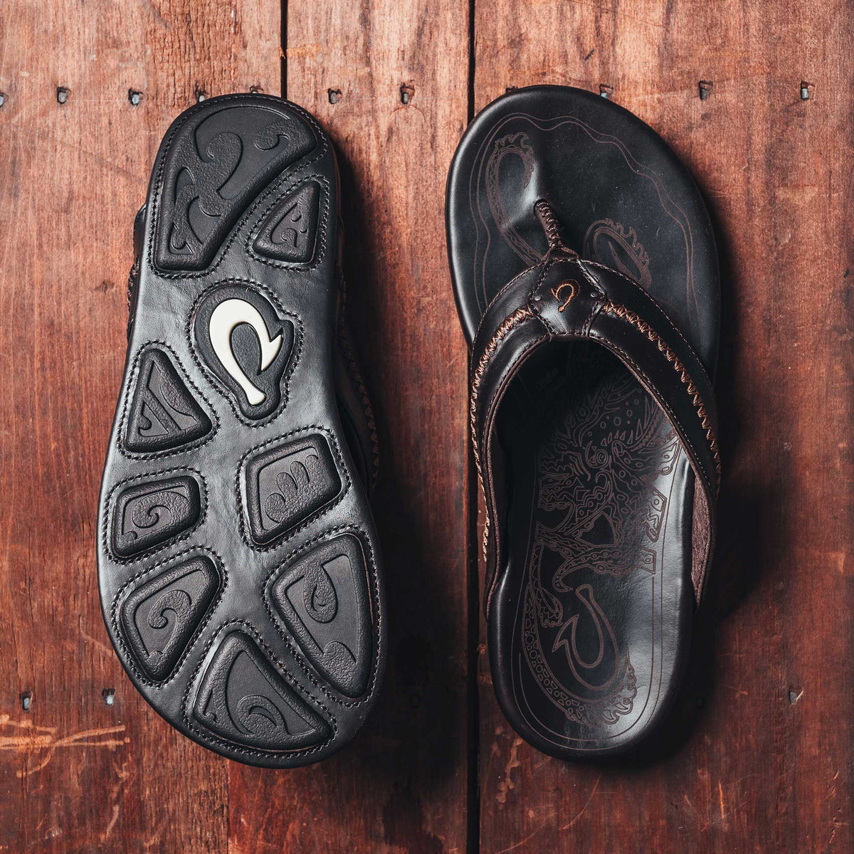OluKai | Mea Ola Men's Leather Beach Sandals - Dark Java