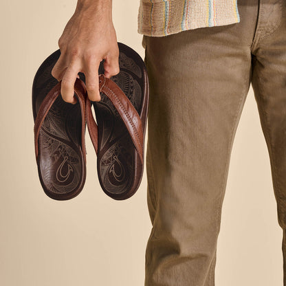 OluKai | Hiapo - Rum / Dark Wood Men’s Leather Beach Sandals