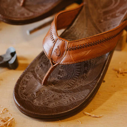 OluKai | Hiapo - Rum / Dark Wood Men’s Leather Beach Sandals