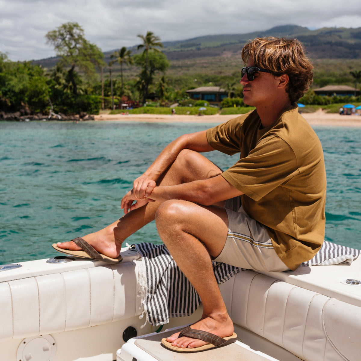 OluKai | Tuahine Palm - Dk Java / Golden Sand