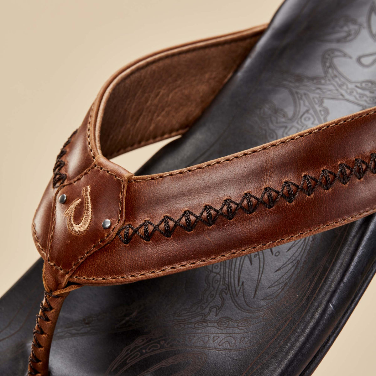 OluKai | Mea Ola Men's Leather Sandals - Tan / Dark Java
