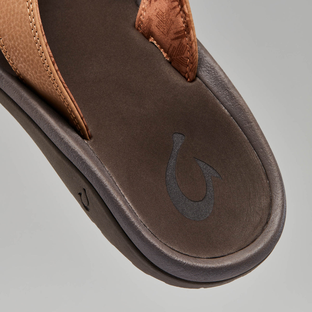 OluKai | ‘Ohana Men's Best Selling Beach Sandals - Tan / Dark Java