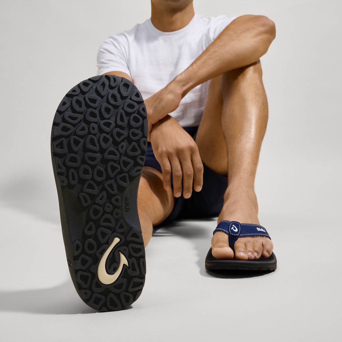 OluKai | ‘Ohana Men's Beach Sandals - Navy / Onyx