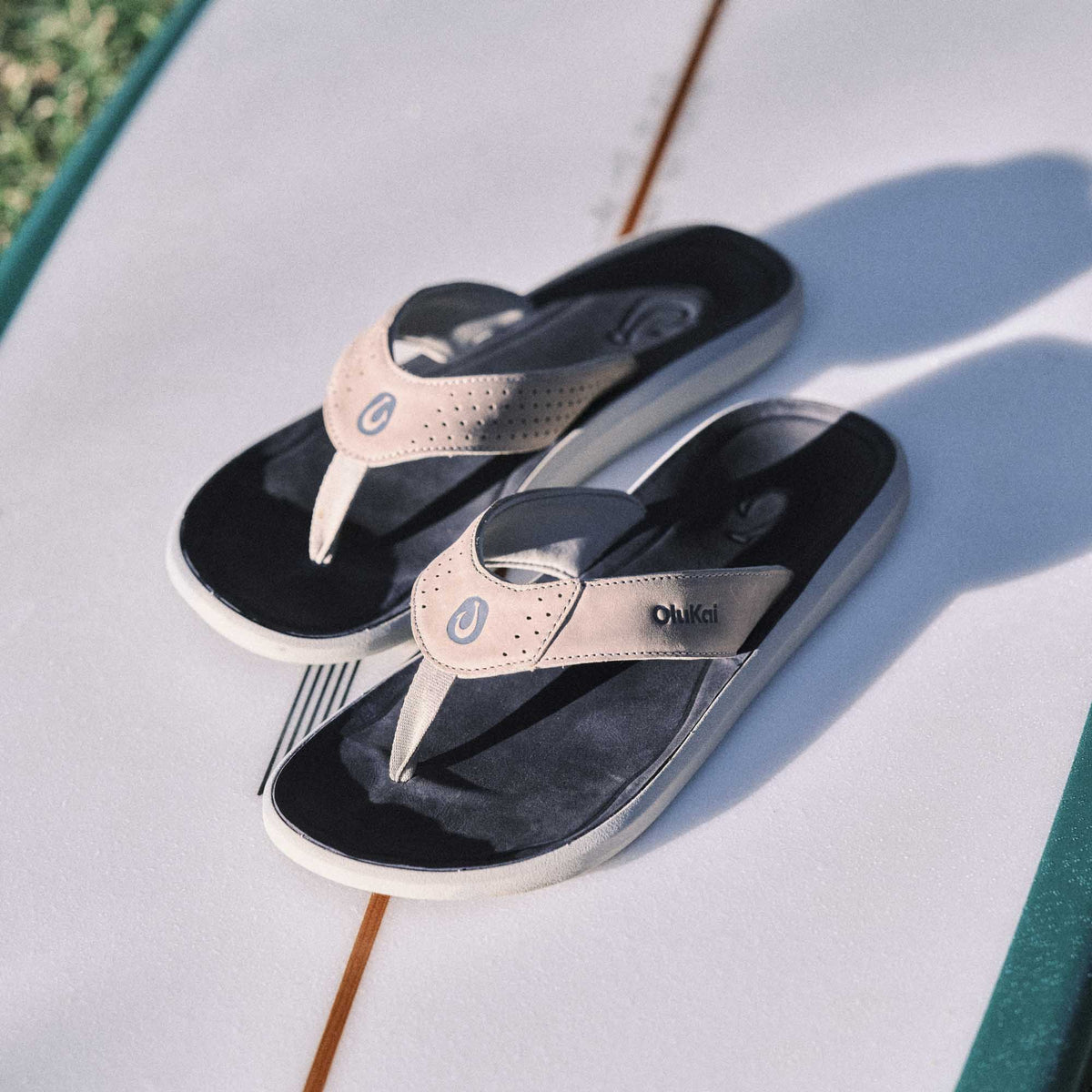 OluKai | Pili Men’s Waterproof Leather Sandals - Ash / Mood Indigo