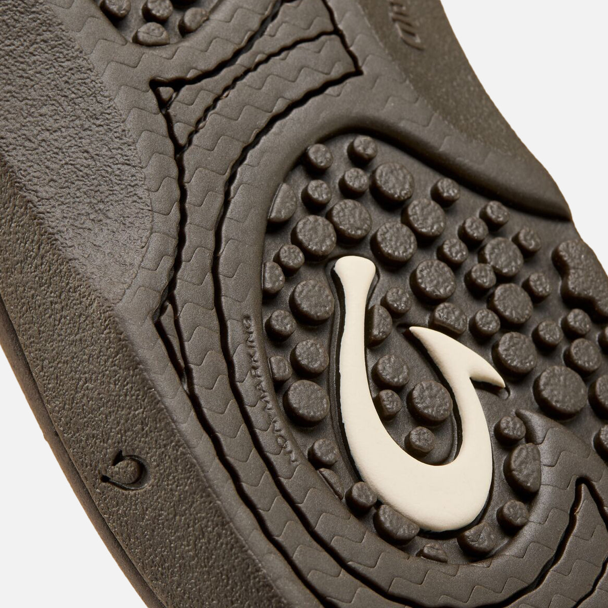 OluKai | Nalu Slide Men's Beach Slide Sandals - Dark Java