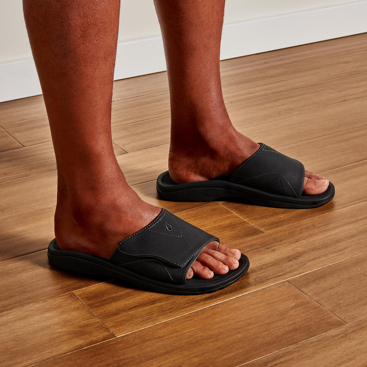 OluKai | Nalu Slide Men's Beach Slide Sandals - Black