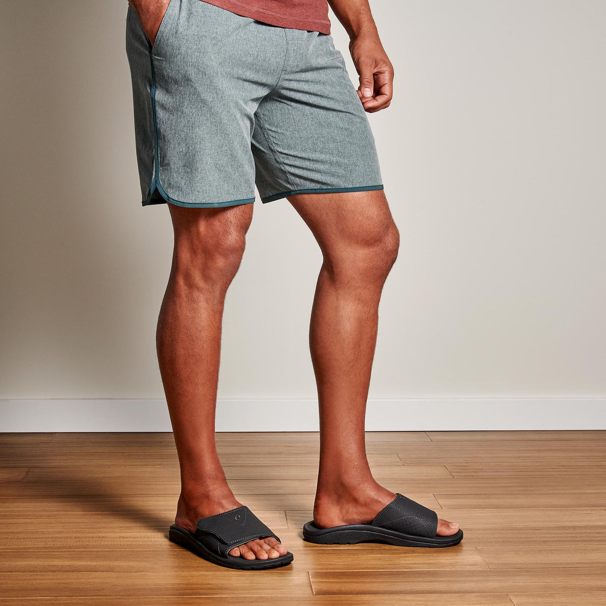 OluKai | Nalu Slide Men's Beach Slide Sandals - Black