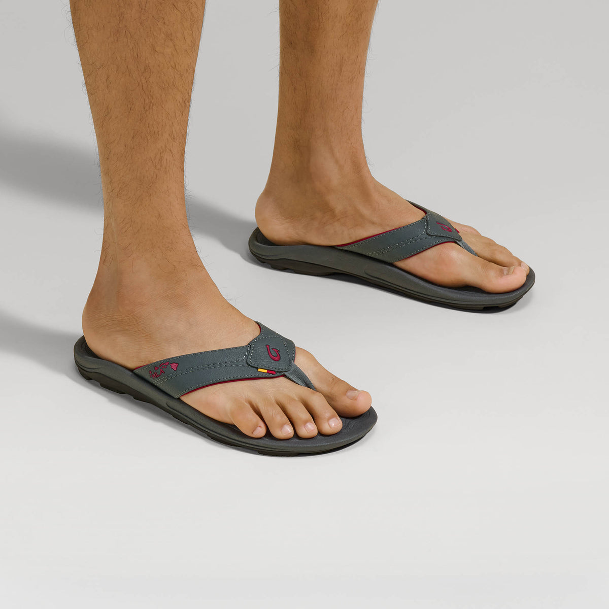 OluKai | Kīpī Men’s Comfortable Beach Sandals - Dark Shadow