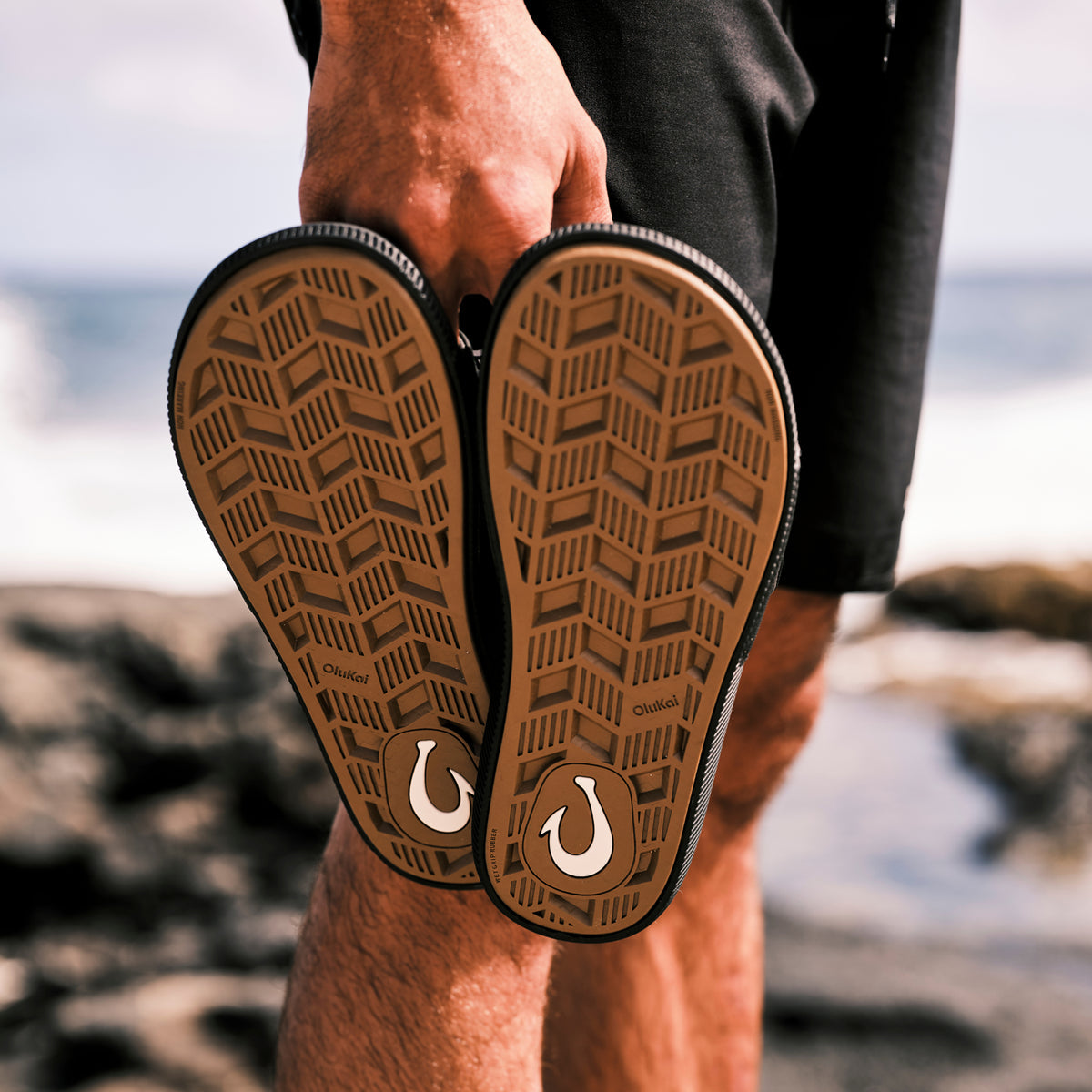 OluKai | Ulele Slide - Lava Rock / Lava Rock