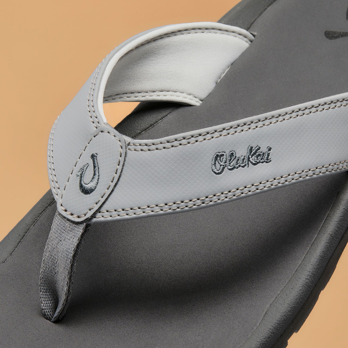 OluKai | ‘Ohana Men's Best Selling Beach Sandals - Ash / Rock