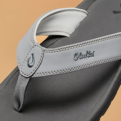 OluKai | ‘Ohana Men's Best Selling Beach Sandals - Ash / Rock