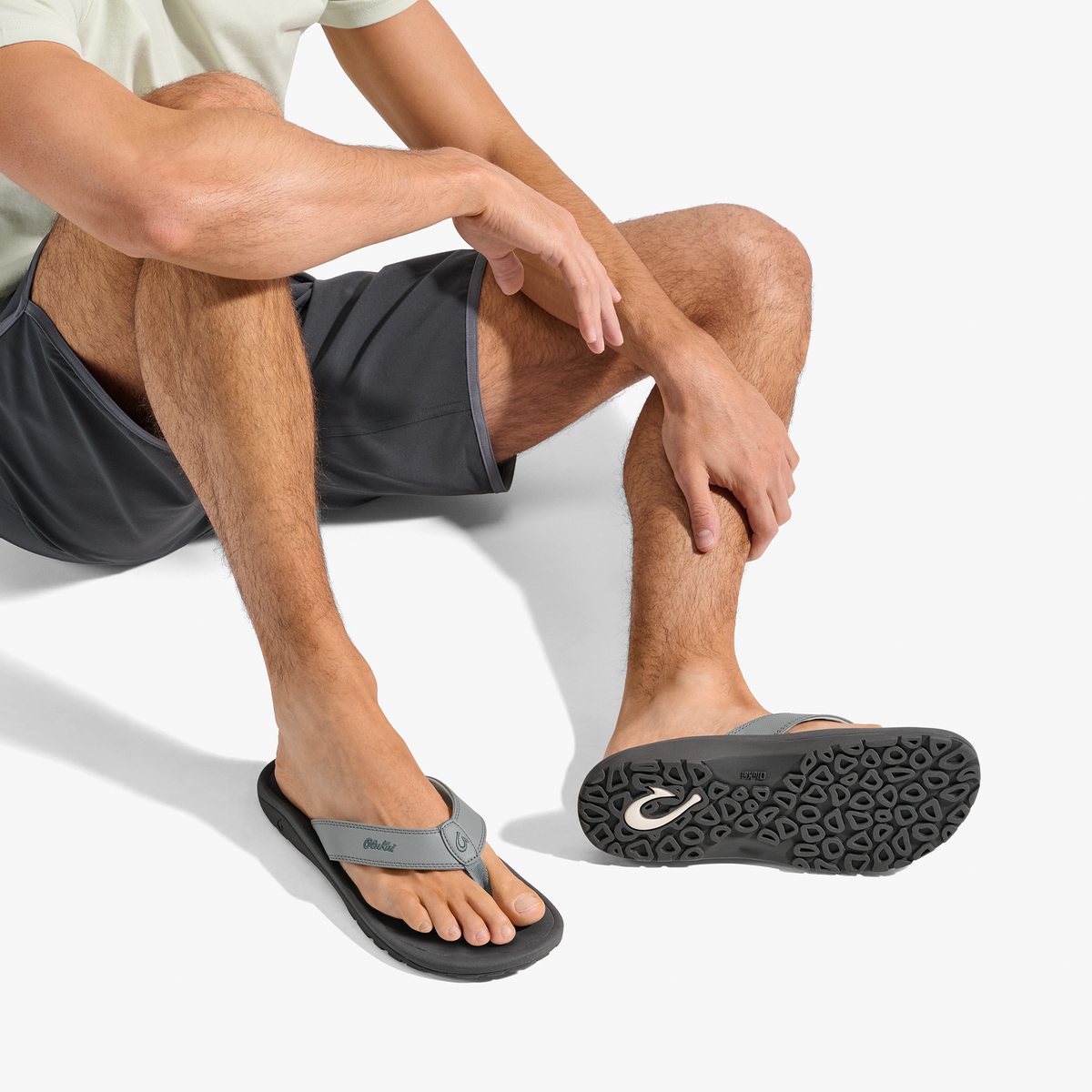 OluKai | ‘Ohana Men's Best Selling Beach Sandals - Ash / Rock