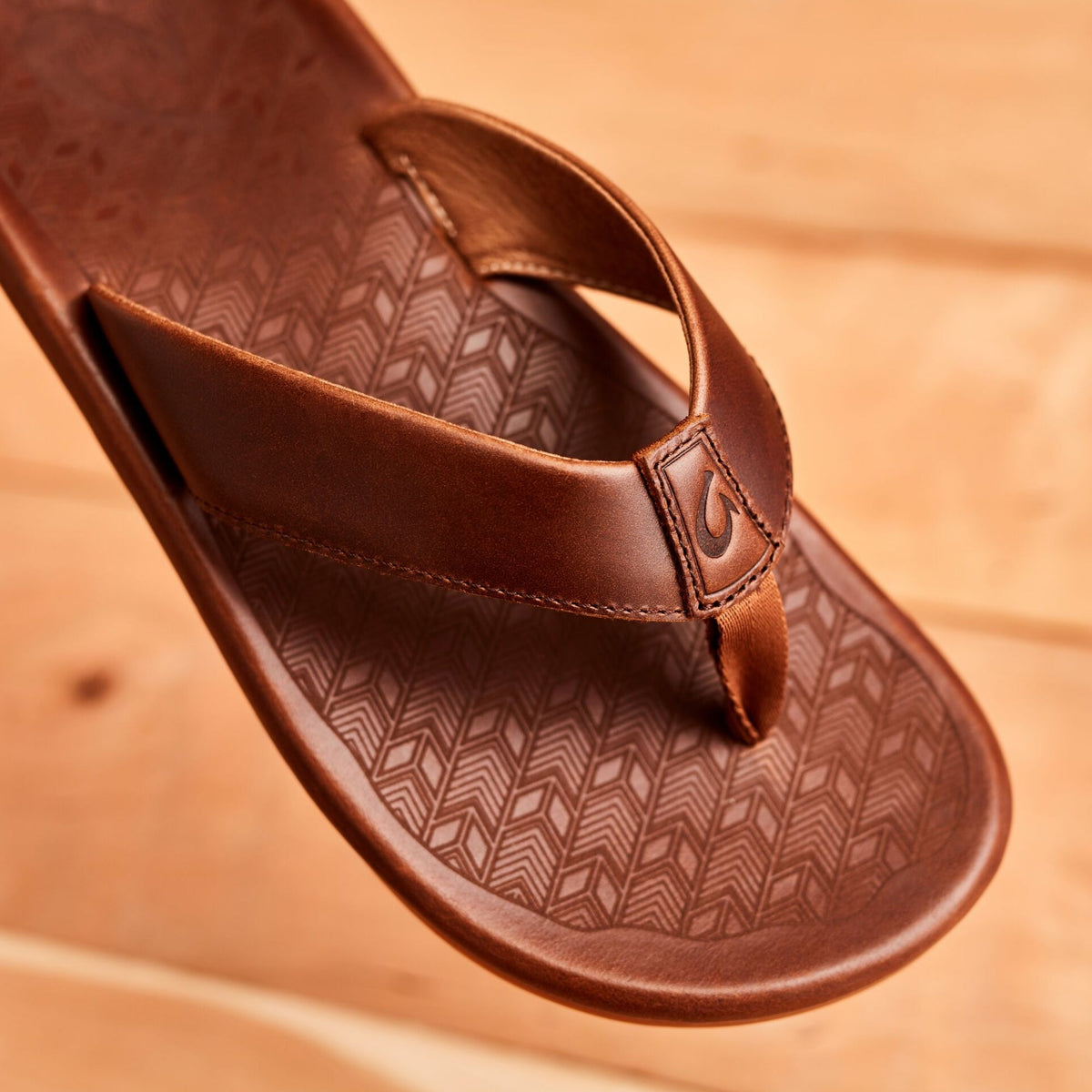 OluKai | ‘Ilikai Men‘s Leather Sandals - Toffee
