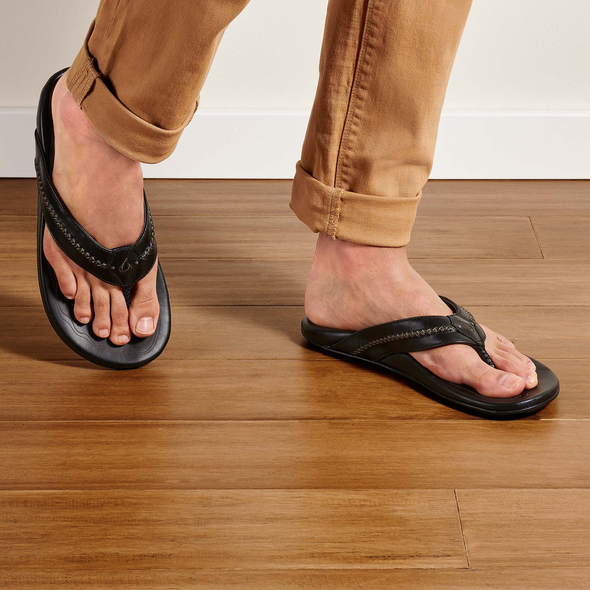 OluKai | OluKai Mea Ola - Black | Men's Leather Beach Sandals