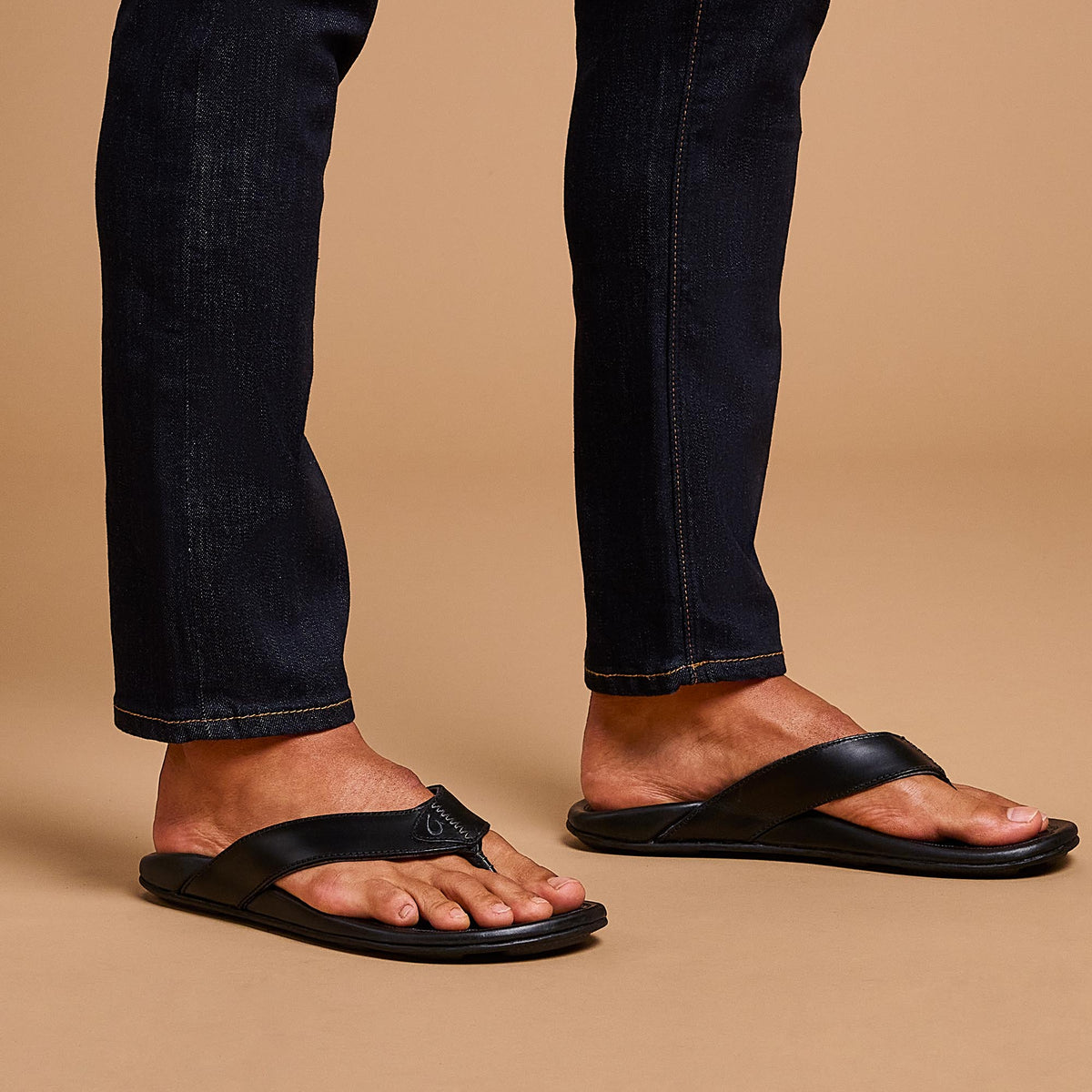 OluKai | Mekila Men's Full-Grain Leather Beach Sandals - Black