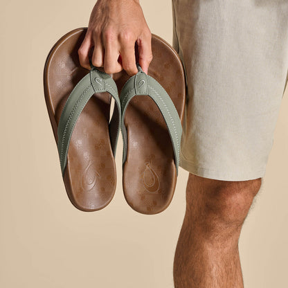OluKai | Hiapo - Odyssey Grey / Sahara Men’s Leather Beach Sandals