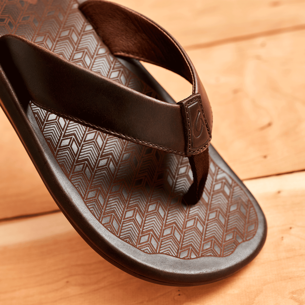 OluKai | ‘Ilikai Men‘s Leather Beach Sandals - Dark Wood