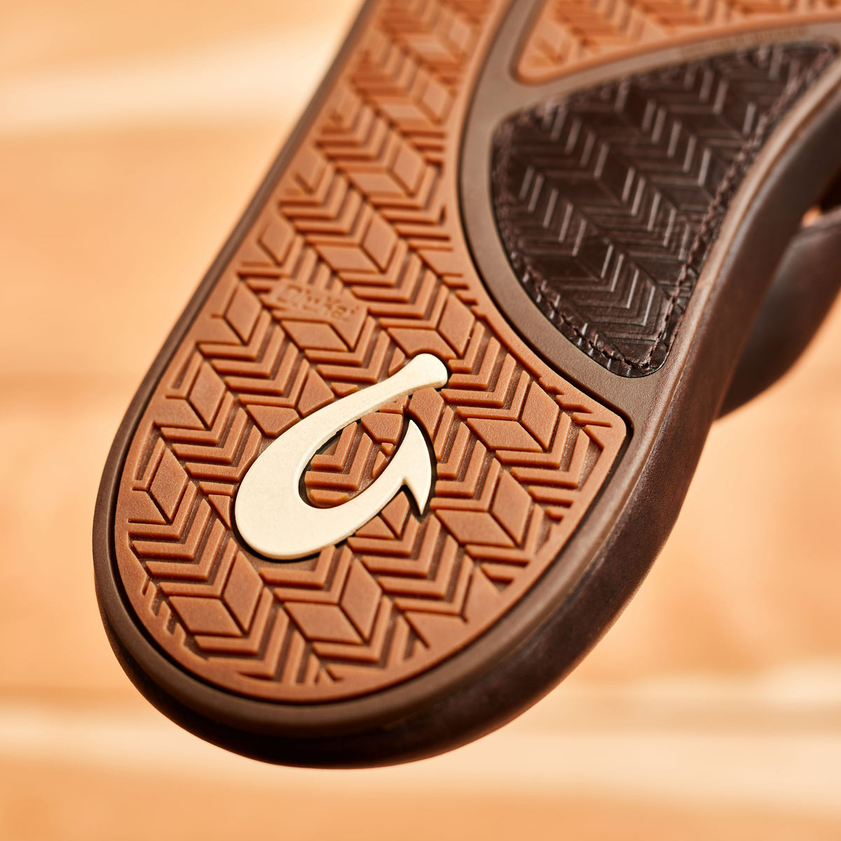 OluKai | ‘Ilikai Men‘s Leather Beach Sandals - Dark Wood