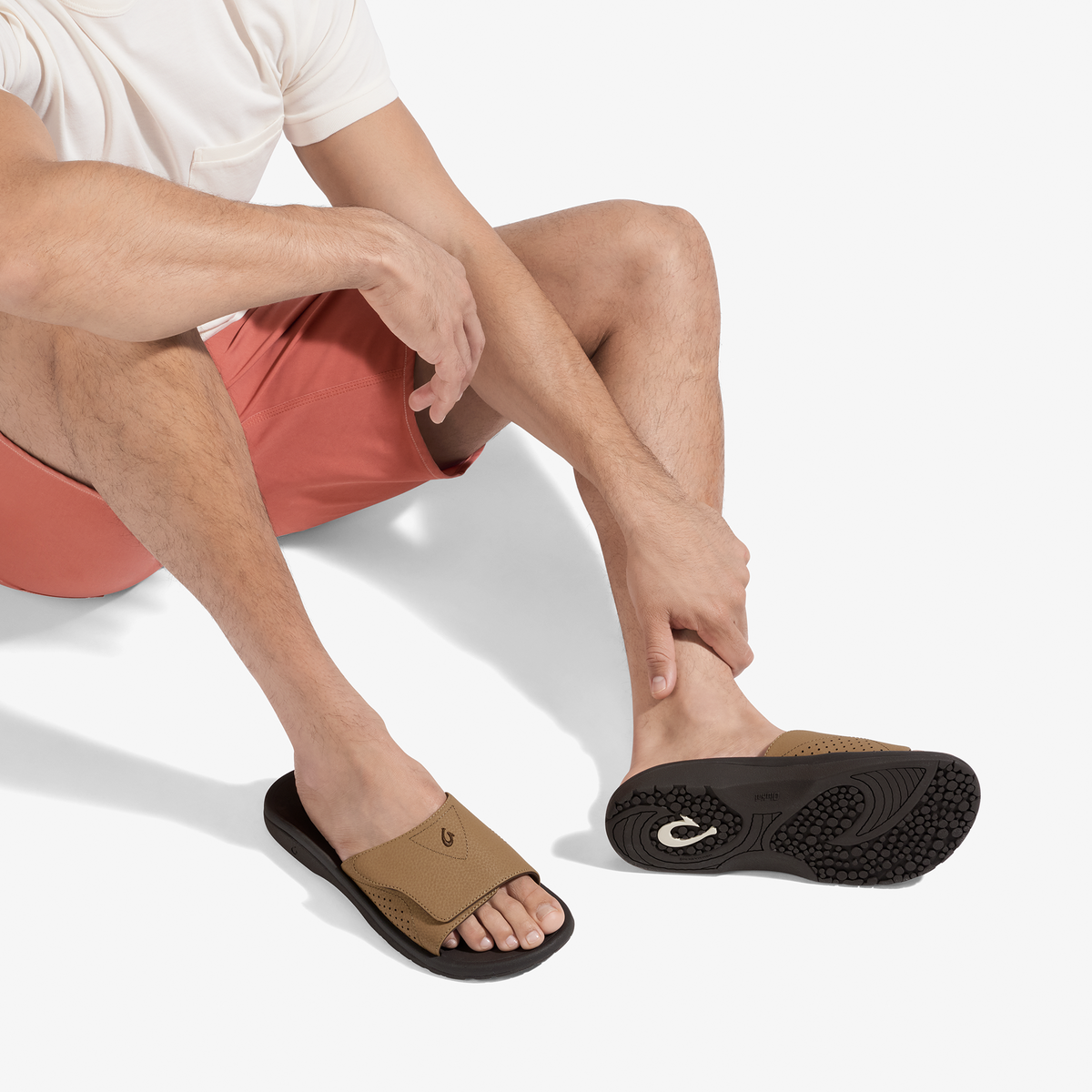 OluKai | Nalu Slide - Tan / Dk Java