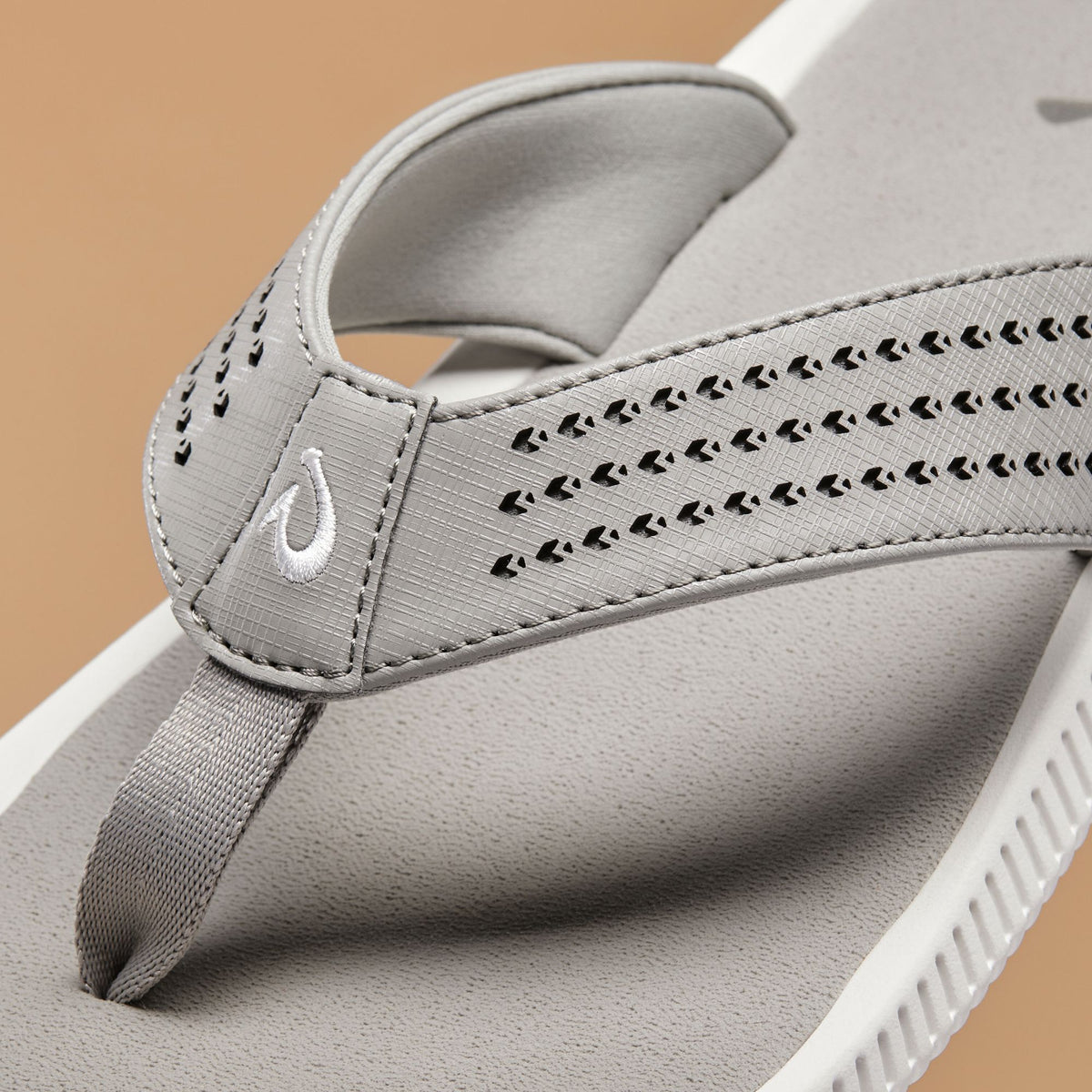 OluKai | Ulele Golf Men’s Golf Sandals - Ash