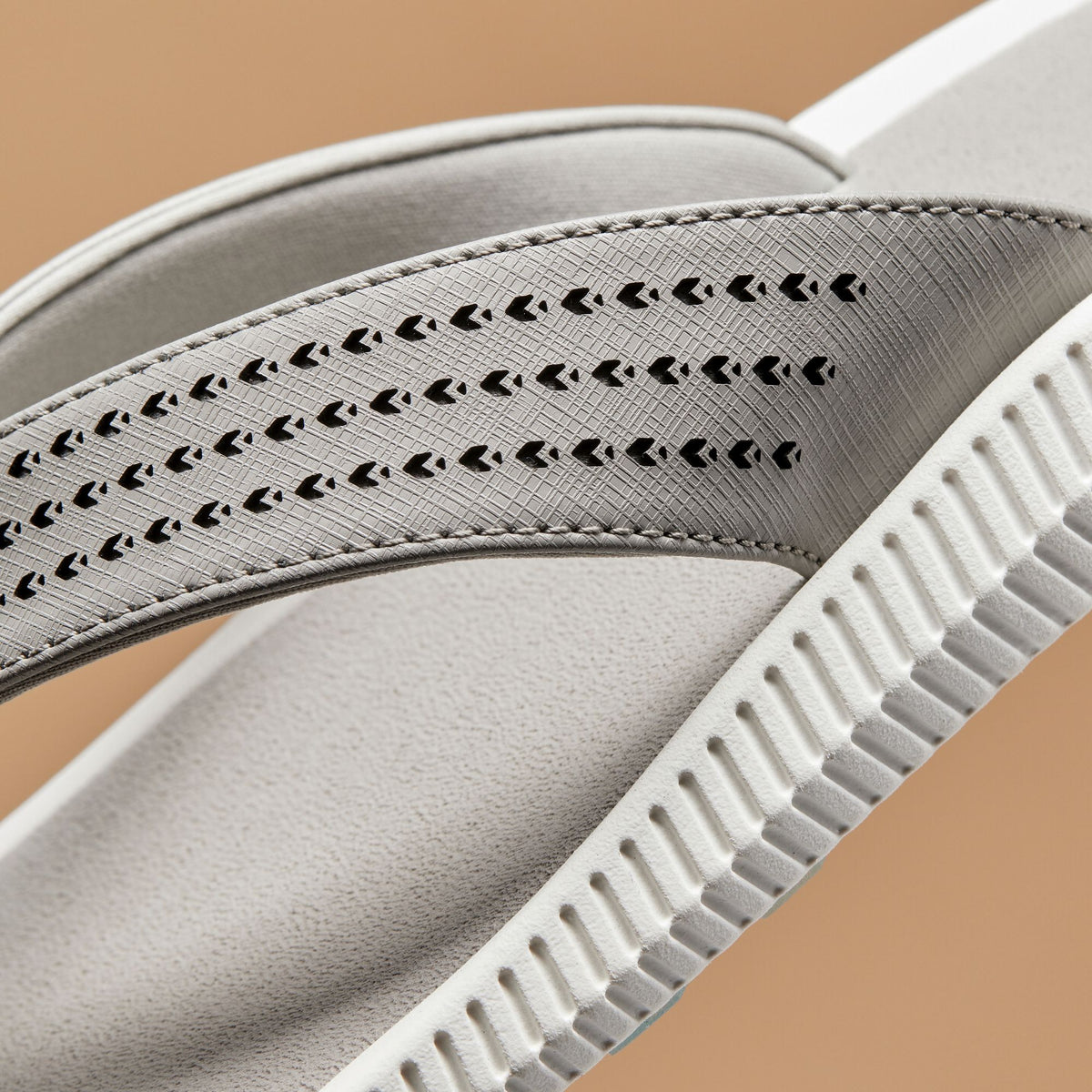 OluKai | Ulele Golf Men’s Golf Sandals - Ash