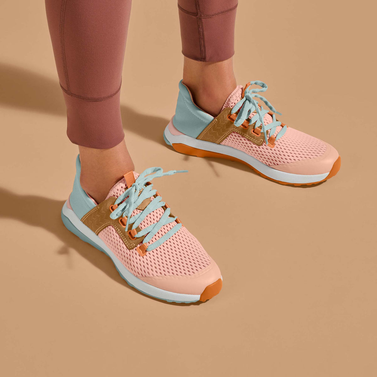 OluKai | Wailuku Women’s Athletic Shoes - Peach / Swell