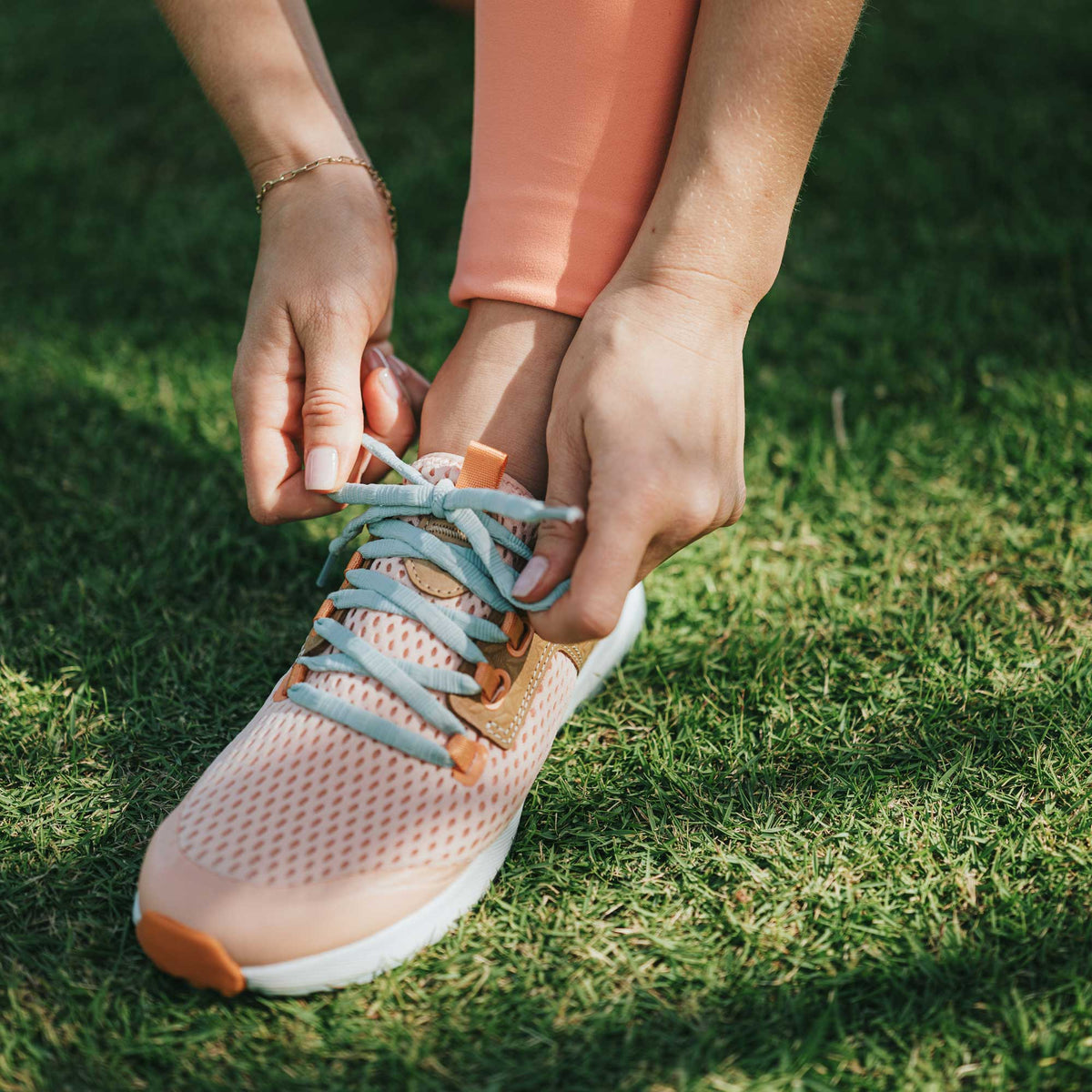 OluKai | Wailuku Women’s Athletic Shoes - Peach / Swell