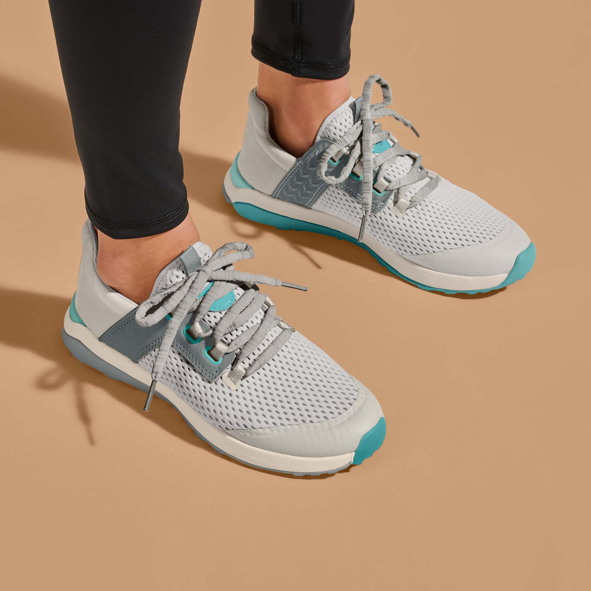 OluKai | Wailuku Women’s Athletic Shoes - Mist Grey