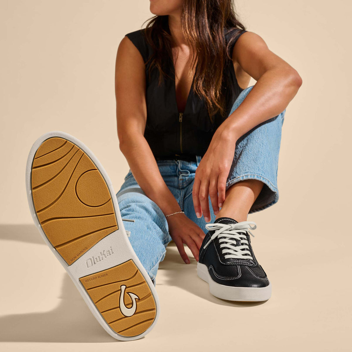 OluKai | Hā‘upu Women’s Leather Sneakers - Onyx